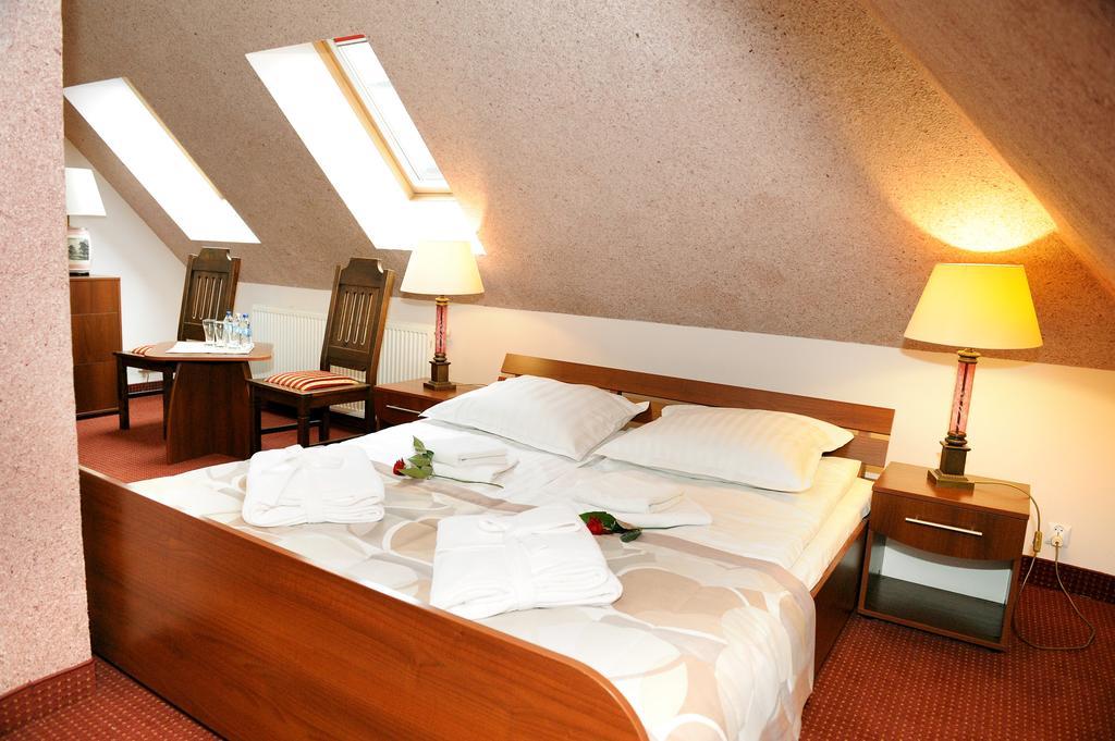 Hotel Czardasz Koziegłowy Δωμάτιο φωτογραφία